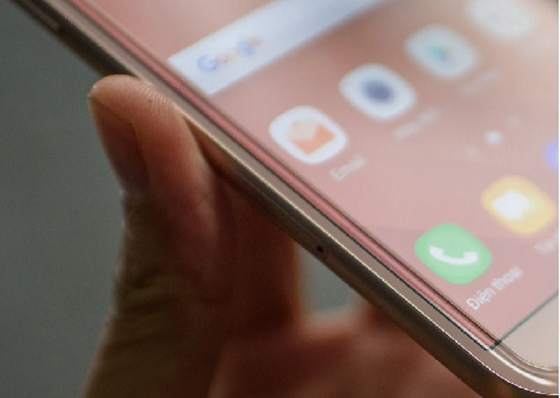 Miếng d&aacute;n kh&ocirc;ng full m&agrave;n